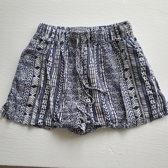 G21 | Printed Patterned Drawstring Shorts - Picture 4 of 4